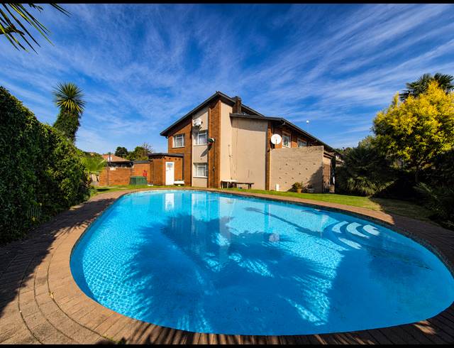 2 BEDROOM DUPLEX FOR SALE IN THREE RIVERS PROPER